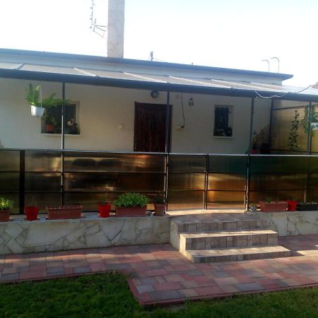 Sunny Apartman Nyiregyhaza Exterior photo